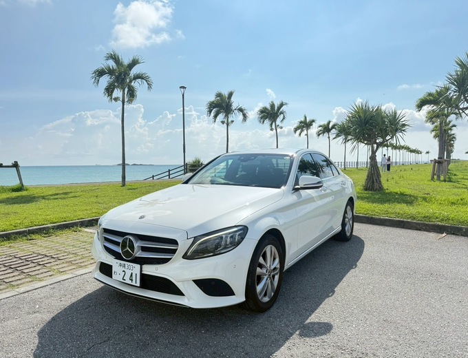 【メルセデスベンツ セダン】快適なドライブで沖縄の景色を楽しめます♪Bluetooth対応・充電器・チャイルドシート無料貸出し!